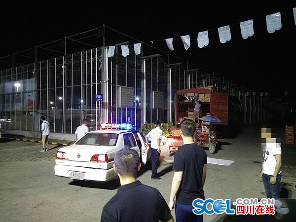 伪装成青豆、纸巾也难蒙混过关 郫都*草烟**连夜查获6394条违法卷烟