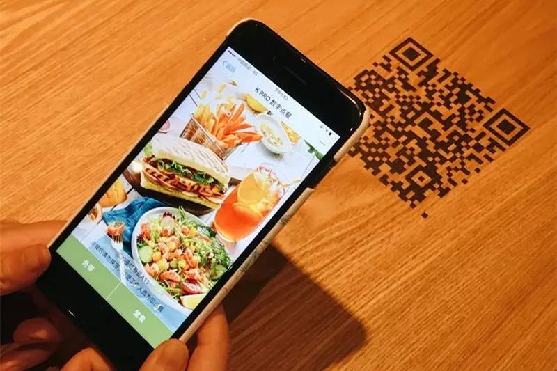 全国首家！能喝啤酒的绿色KFC你101%没吃过！热压帕尼尼、北美甜薯条……KPRO餐厅，要被挤爆啦！