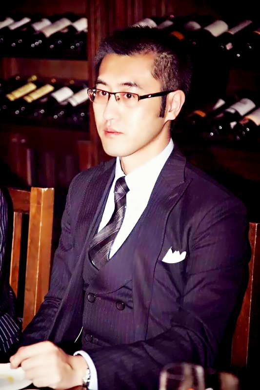 酒圈男神专访第⑱辑——西装控男神Henry杨少波