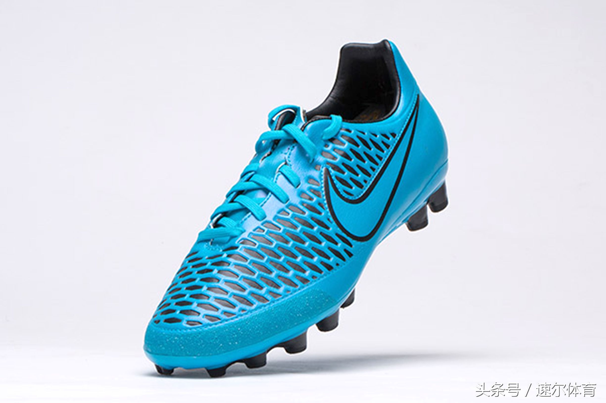 预算500足球鞋,500左右性价比最高的足球鞋