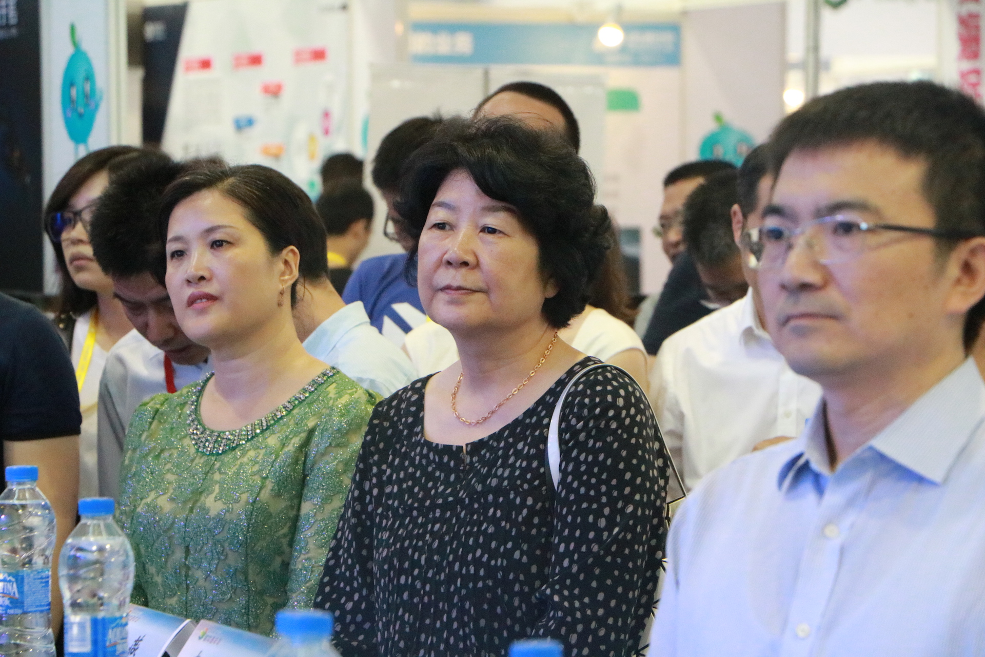 小米6经常死机跟电池有关吗,央视小米死机