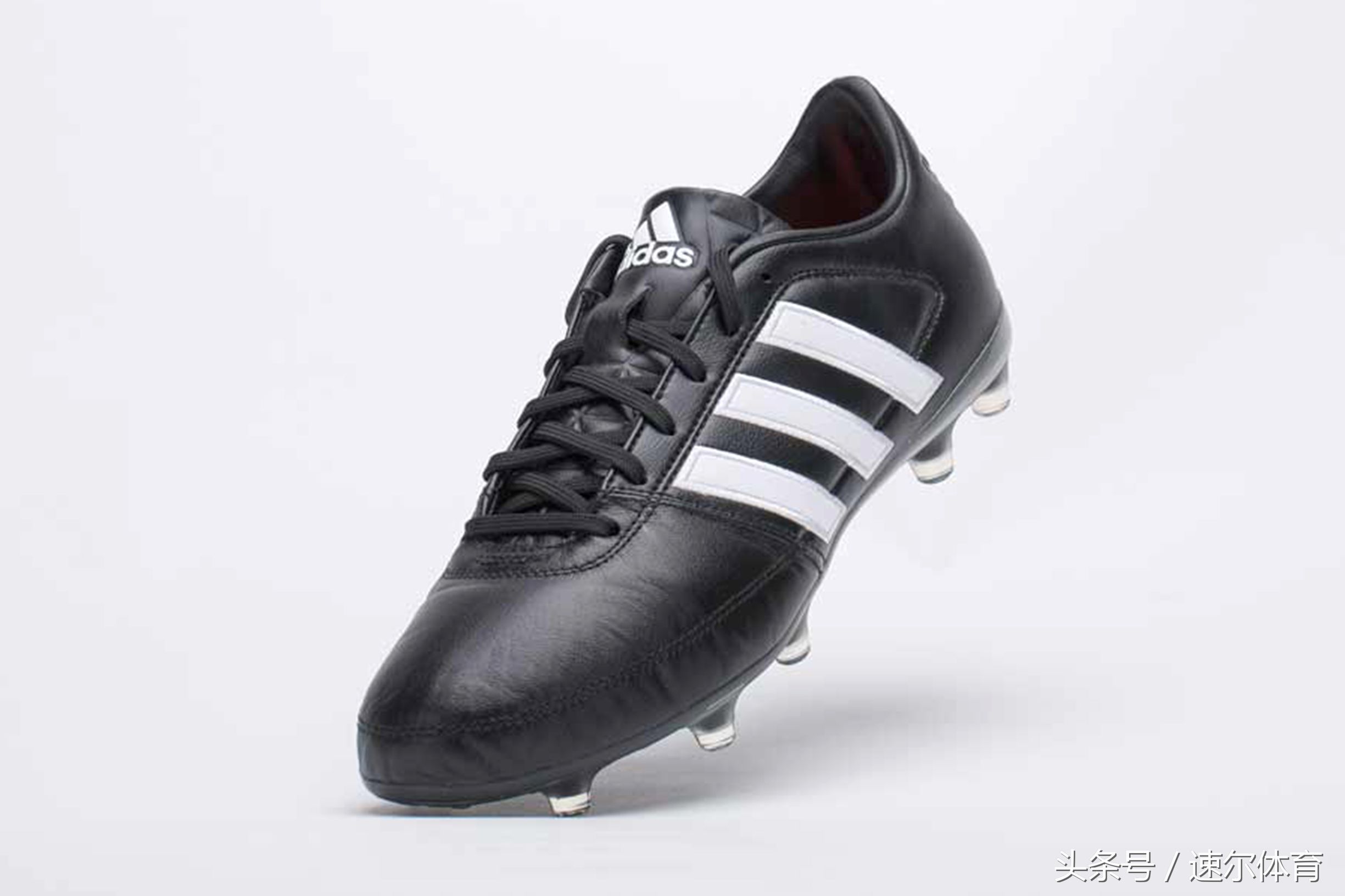 足球鞋推荐性价比高200左右,500块买啥足球鞋