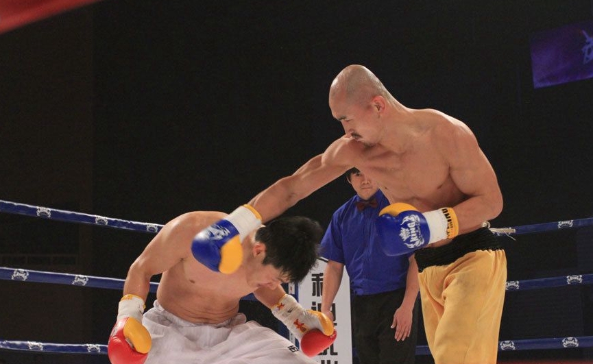 一龙几岁开始打搏击的,一龙输得最惨的一场拳赛