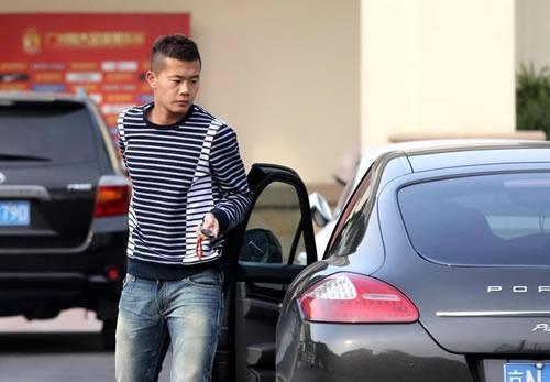 看看足球运动员都开什么车,中国国脚座驾