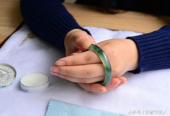 几十万的手镯碎了怎么办,几十万翡翠手镯断了还值钱吗