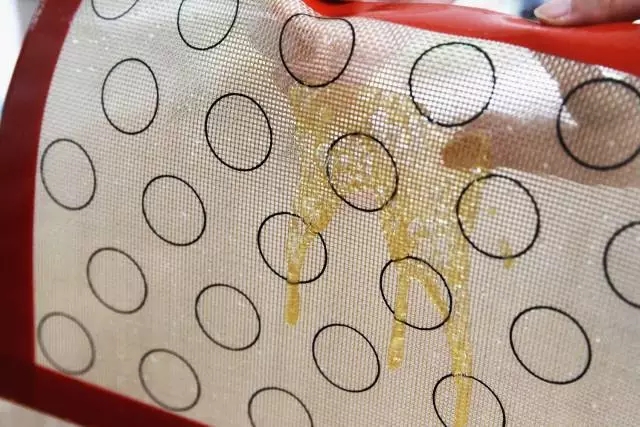 自己怎么做蛋糕上的手工饰品,糖艺装饰教程