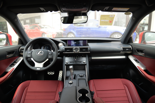 雷克萨斯is300fsport和普通版区别,雷克萨斯is300fsport深度评测