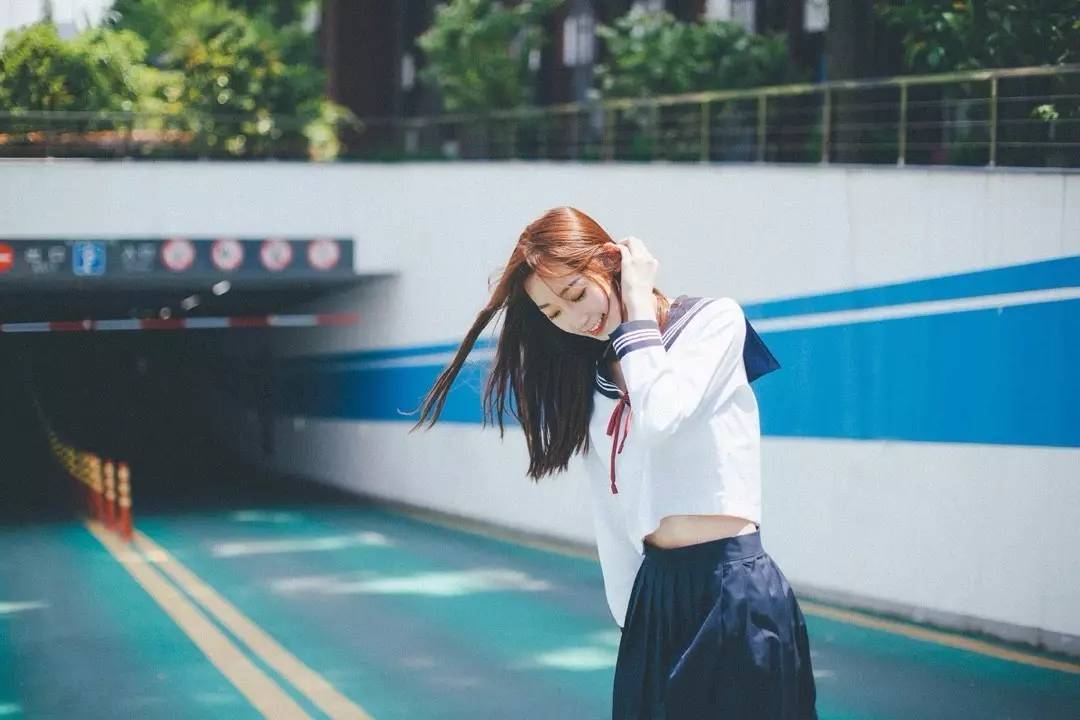 发量多简单又好看的头发造型教程,如何拍头发发丝好看