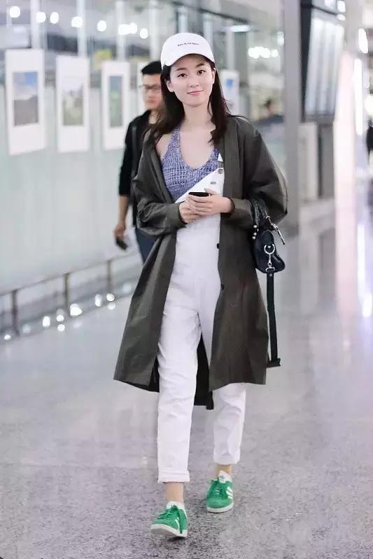 你还没有一件背心出街？那你一定是过了个假夏天！可儿，霉霉，蕾哈娜都爱的它你怎么可以没有？