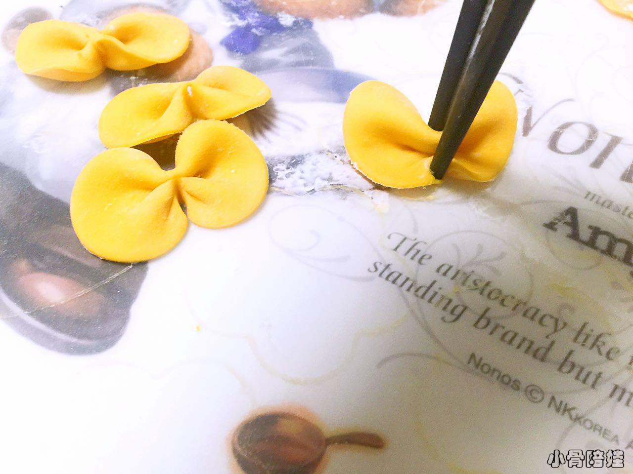 宝宝彩色手擀面的做法,纯手工手擀面制作过程