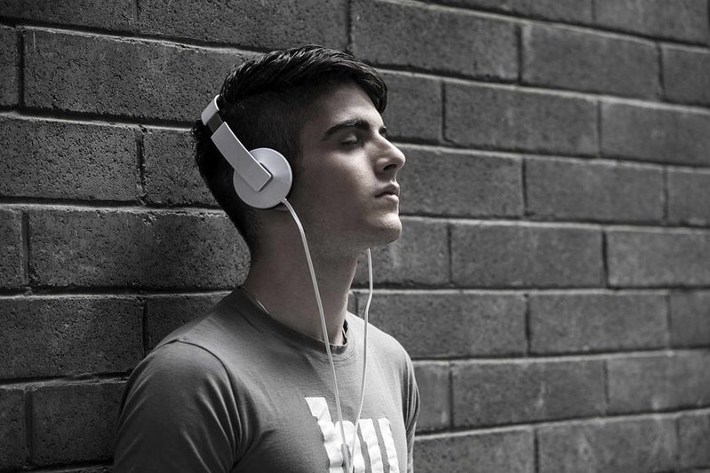 白色耳机线黑了怎么处理,手机耳机线发黄怎么清洗干净