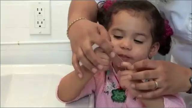 牙线冲牙器哪个好用,牙缝刷好还是牙线好用