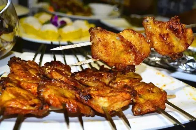 大连黑帮大哥招小弟，烤串江湖够狠你就来