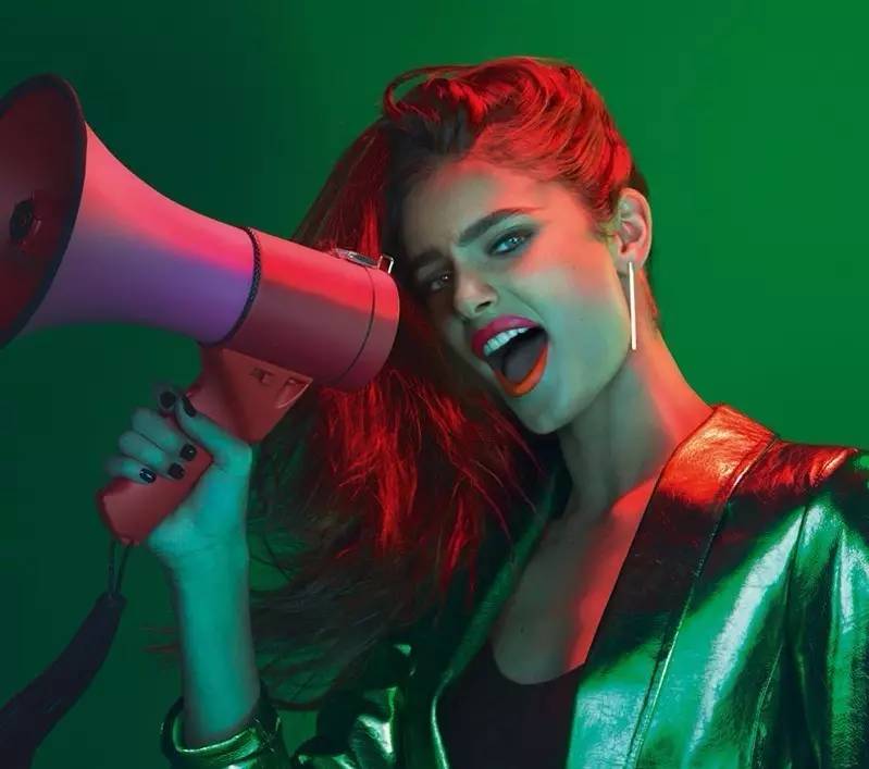 忘掉玻璃唇,现在是彩虹唇的时代了