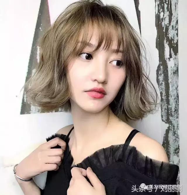 今年流行的发型中发,今年流行新式发型