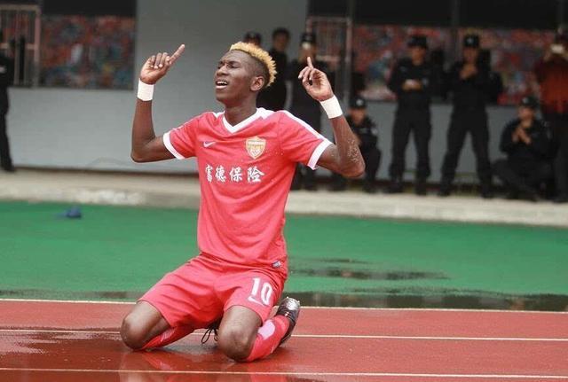 延边富德反超比分,苏宁4比0延边富德集锦