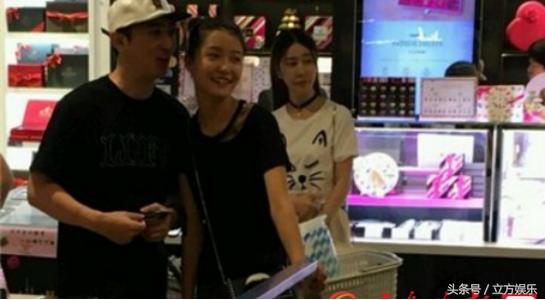 王思聪豆得儿牵手散步,王思聪与豆得儿分开了没有