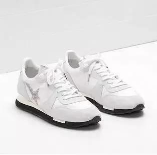 杨幂一口气买了十双的鞋,杨幂穿的薄荷绿运动鞋