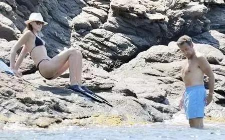 她是女版“王思聪”出身，却打出一手比他更好的牌，法国第一夫人布吕尼独特人生无须比较！