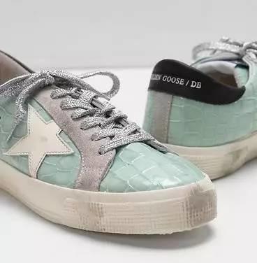 杨幂的最近穿的运动鞋,杨幂穿的薄荷绿运动鞋