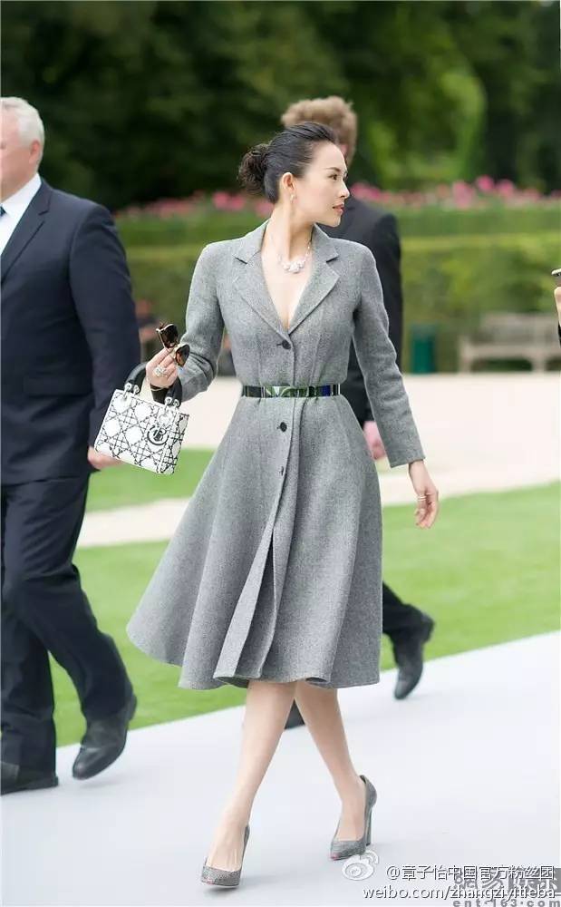 章子怡巴黎时装周白色休闲,章子怡米兰时装周白色裤裙