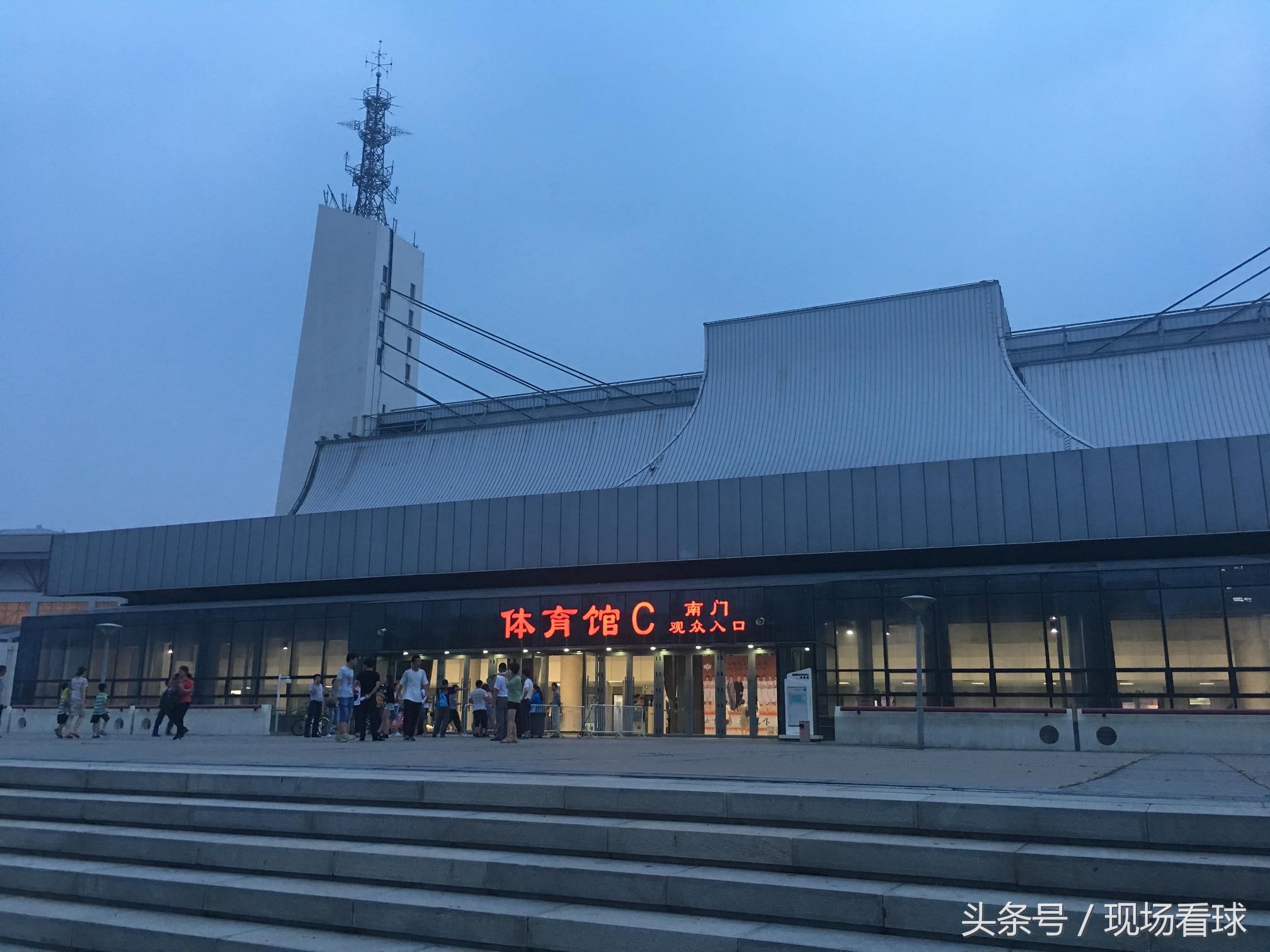 雄鹿东决主场,现场看雄鹿比赛