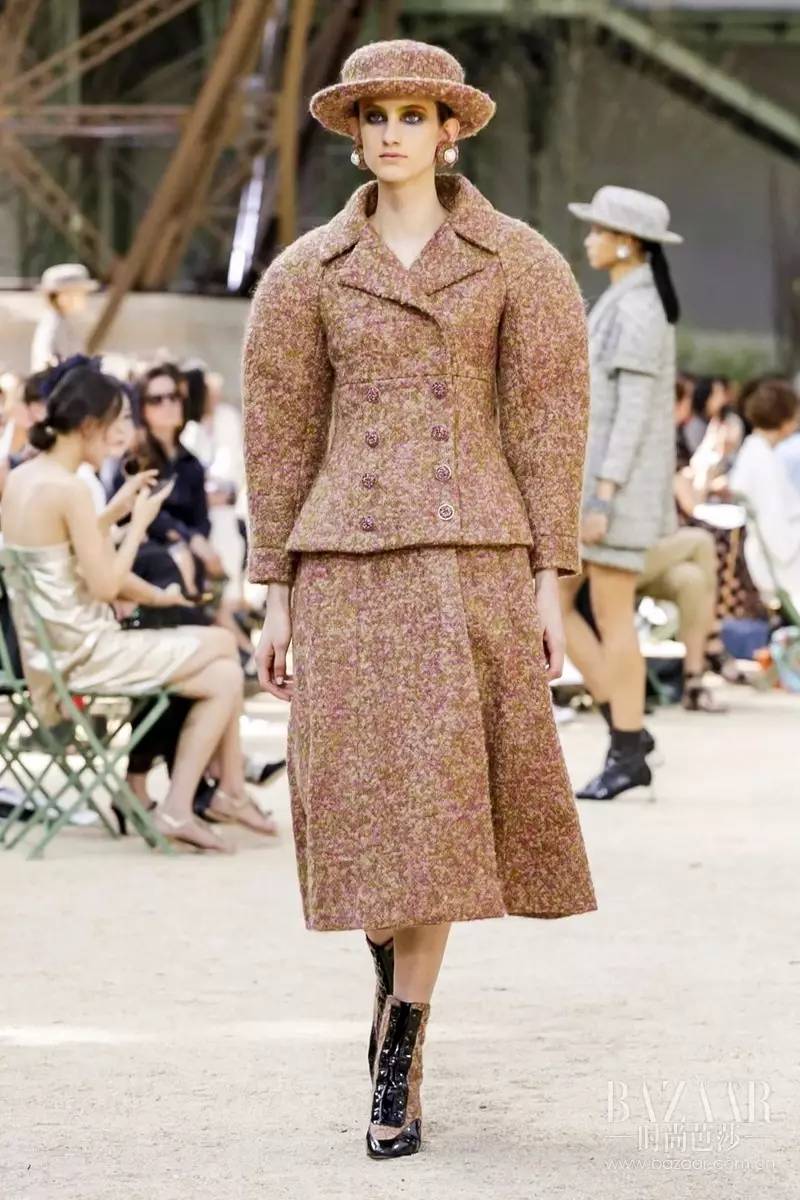 埃菲尔铁塔法国巴黎的浪漫地标,chanel秀场埃菲尔铁塔