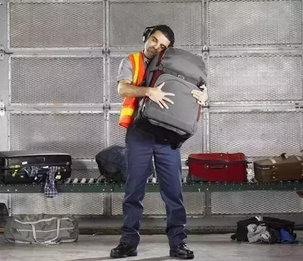 飞机托运行李箱有什么规定,托运行李箱摔坏了