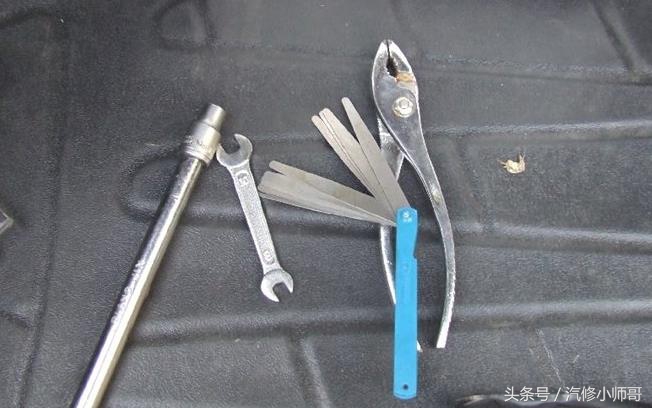 气门间隙调整视频教程,请简述气门间隙的调整方法