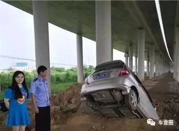 前方请保持直线行驶方向控制不稳,前方路口请勿直行不要跟着导航走