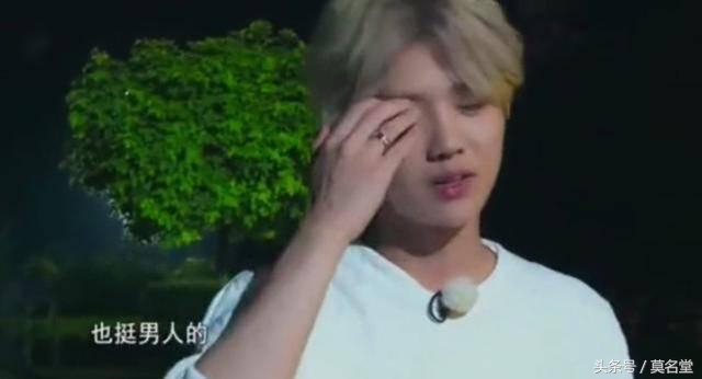 鹿晗换了金色的戒指,鹿晗转戒指