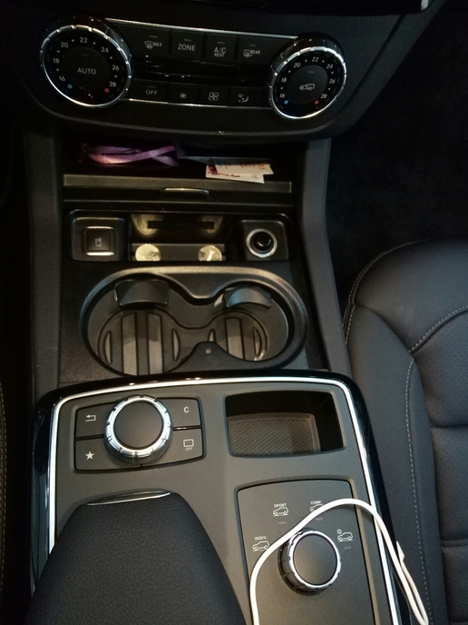 轿跑SUV奔驰GLE320coupe提车感受，外观很帅很装逼，配置却很低！