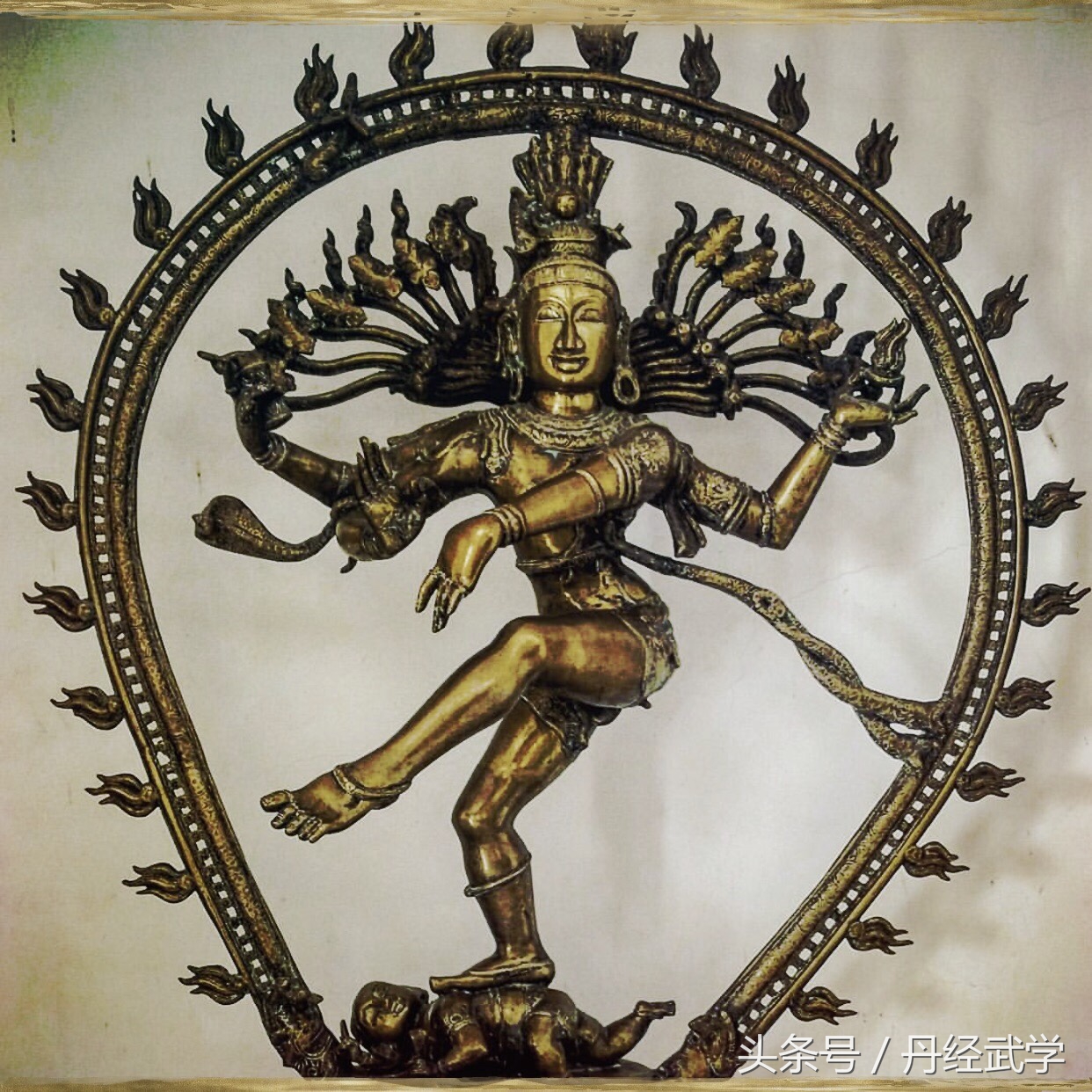 印度主神湿婆创造了瑜伽体式,印度瑜伽之光