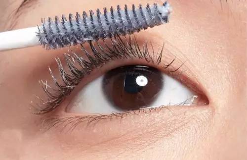 教你一招让眼睛变大的方法,用这个方法让你的眼睛暂时变大