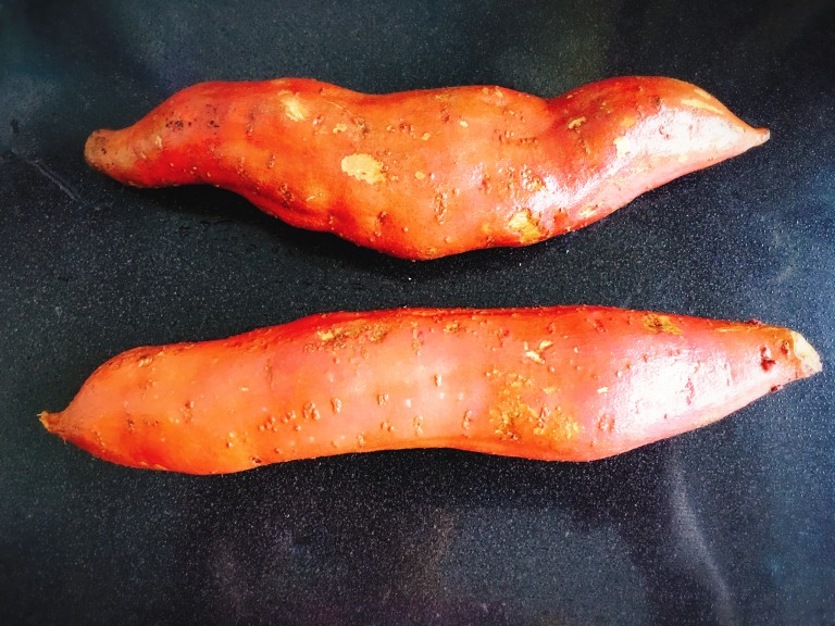 我是恋厨狂人，忙里抢闲来做个烤红薯，没想到竟然美翻了！