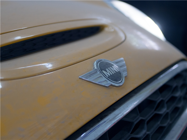 一辆小MINI的“逆改装”过程，和两年拍不到沪牌引发的伤不起事件