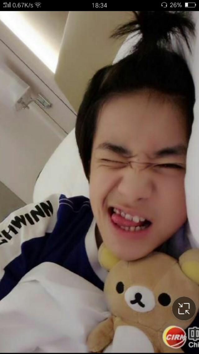 前辈对易烊千玺的评价最新,分享你很喜欢的易烊千玺图片