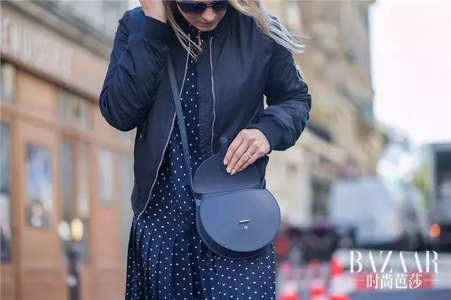 只有棒球外套配上百褶裙，才叫“我的少女时代”！