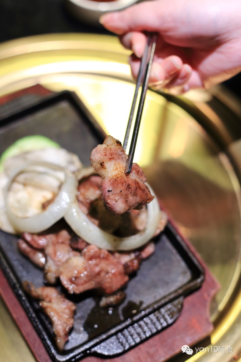 首尔必吃韩牛,逛吃中韩街火爆