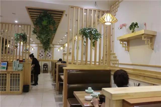 一碗不正经的肥牛饭,下班去哪吃