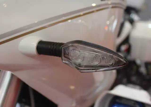 蓝巡300新款价格,300蓝圈夜光效果