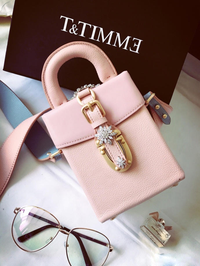 谁劝我都不好使,今夏就爱相机包!