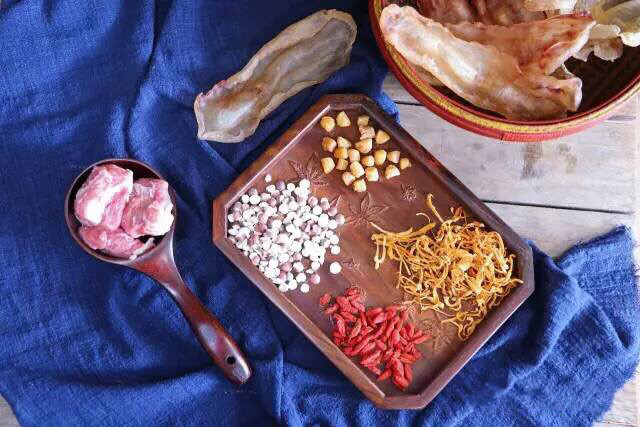 虫草花番茄排骨汤做法,美味营养海参汤