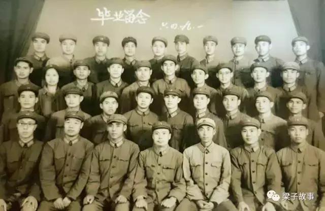 中国男儿只手撑天空翻译,中国男儿只手撑天空