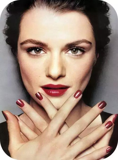 什么指甲油颜色显手白又好看,哪种纯色甲油显手白