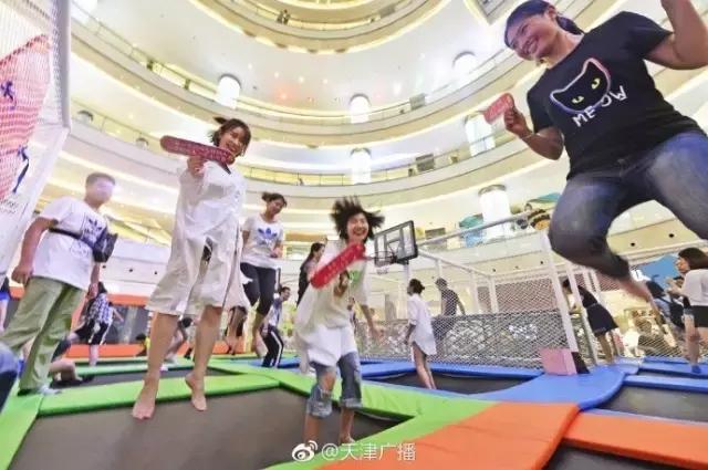 早读天津：厉害了！天津张家窝镇为高龄老人私人订制二维码胸章！