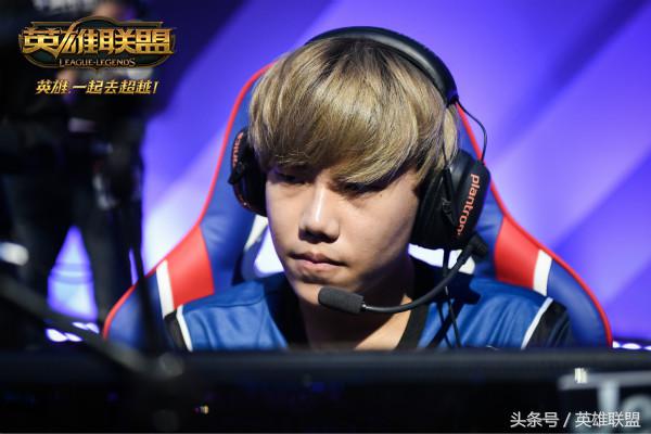 鑻遍泟鑱旂洘xiaohu琚闆嗛敠,灏忚檸瀵规垬rookie鑳滅巼