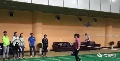 羽毛球反手高远球球感,小朋友高远球球感练习