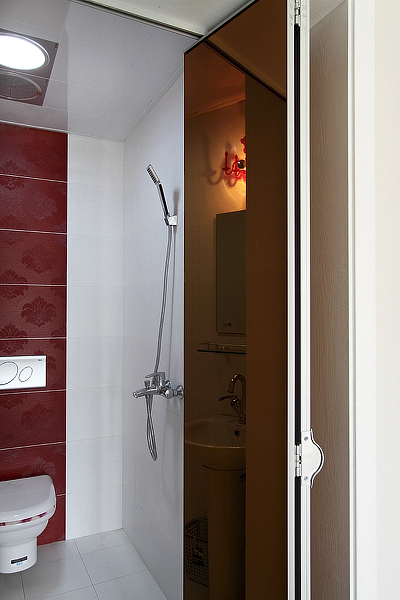 武汉老园艺师只因老伴喜爱花儿,果断把卧室窗台巧变花园式榻榻米!