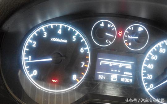 日产骐达发动机故障灯亮清洗阀体,日产机油故障灯图片